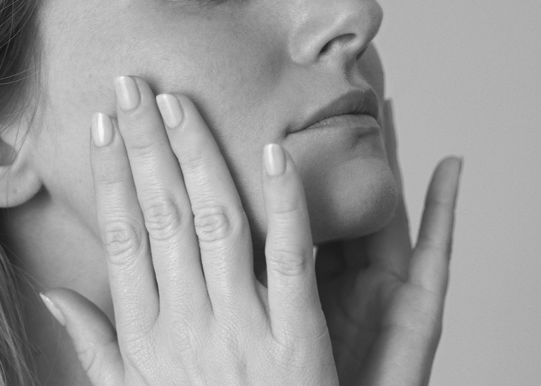 LA COLLINE – FEMME-2