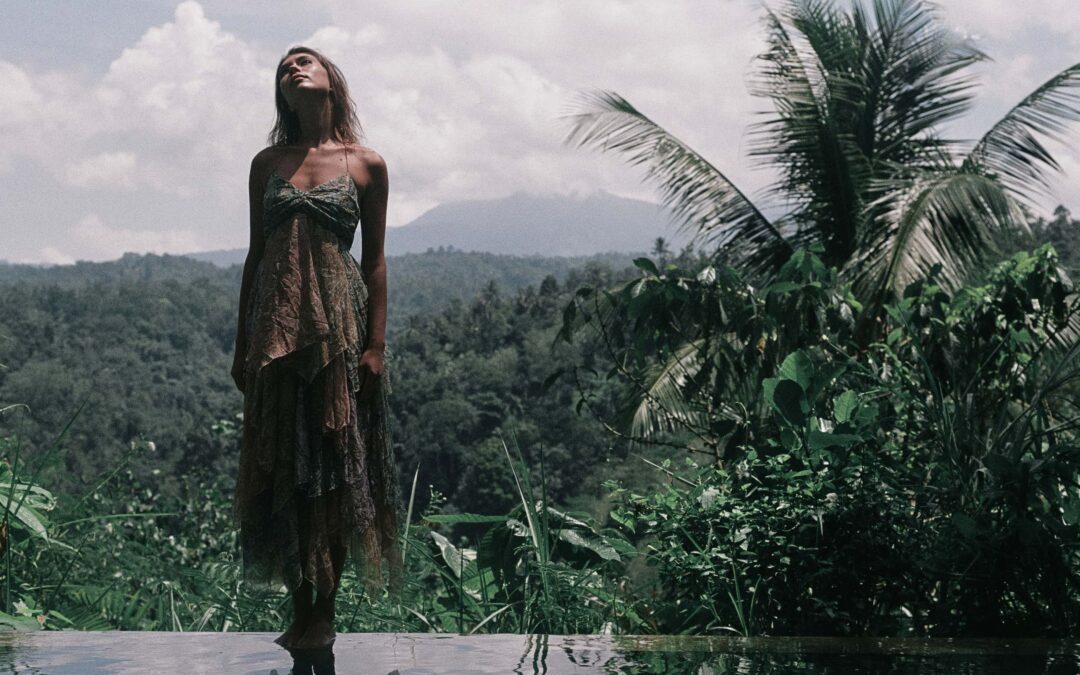 Editorial: Breeze of Freedom – Stillness, Movement, Femininity